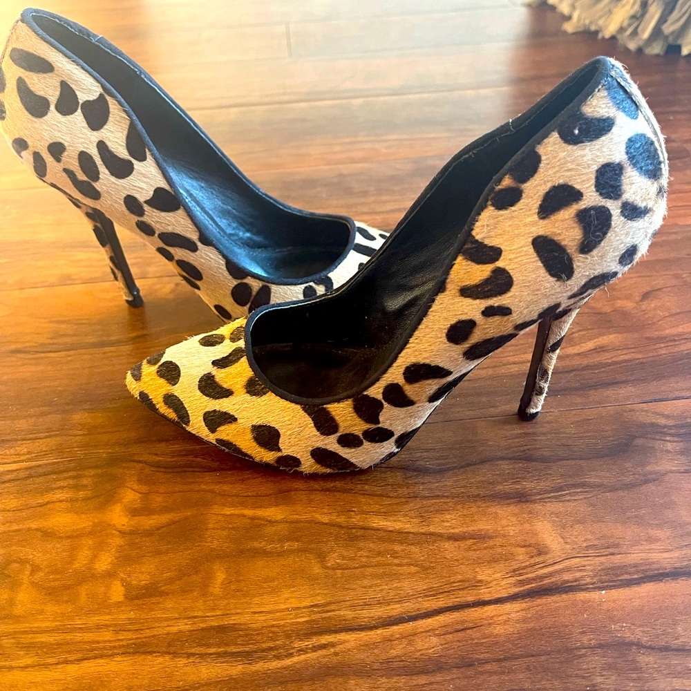 Steve Madden leopard pumps